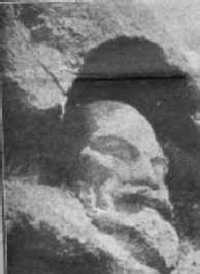 Lenin escuplido en roca
